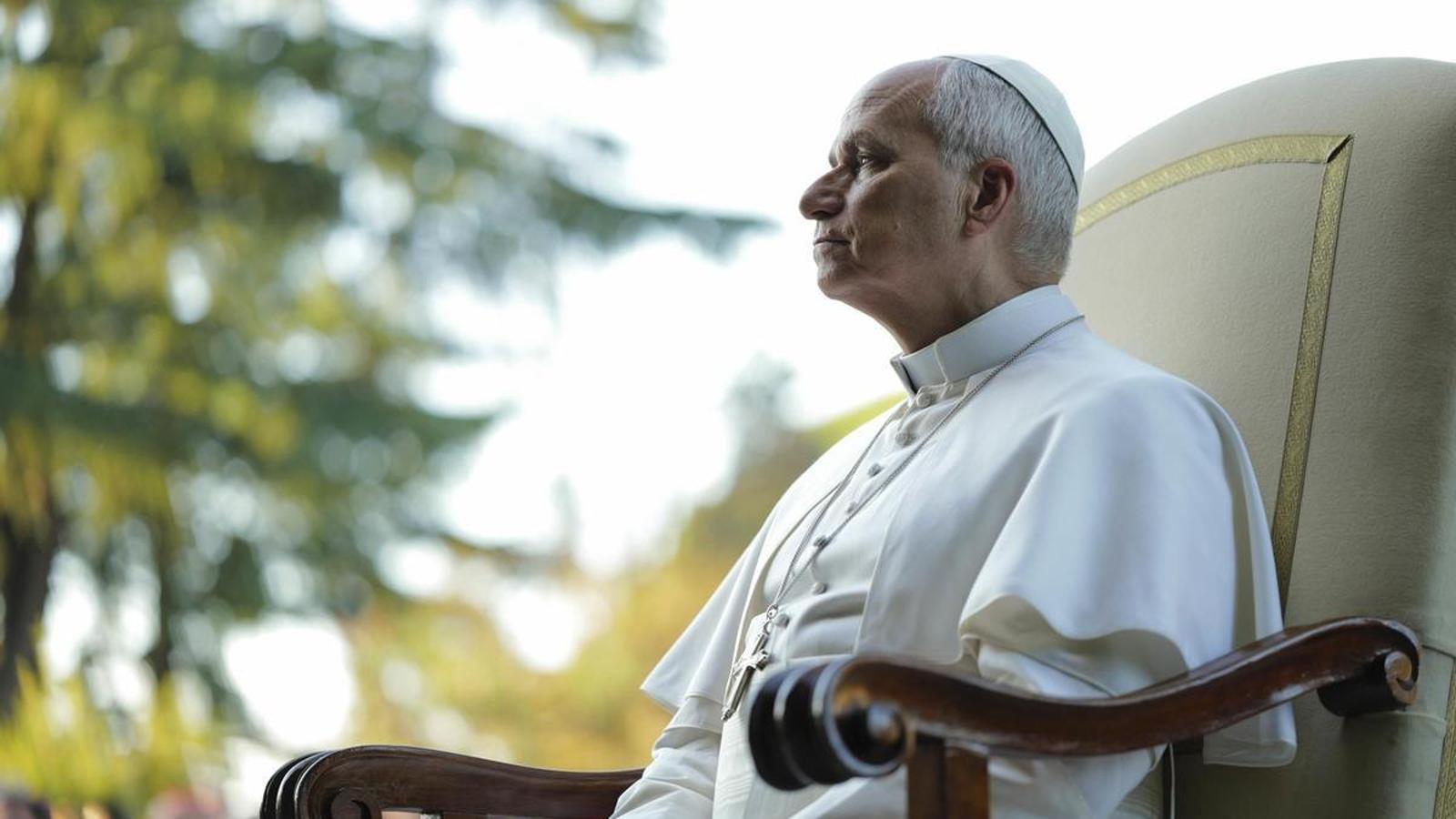 El papa León XIV en un Rosario por la Paz en los Jardines Vaticanos el 30 de mayo.
