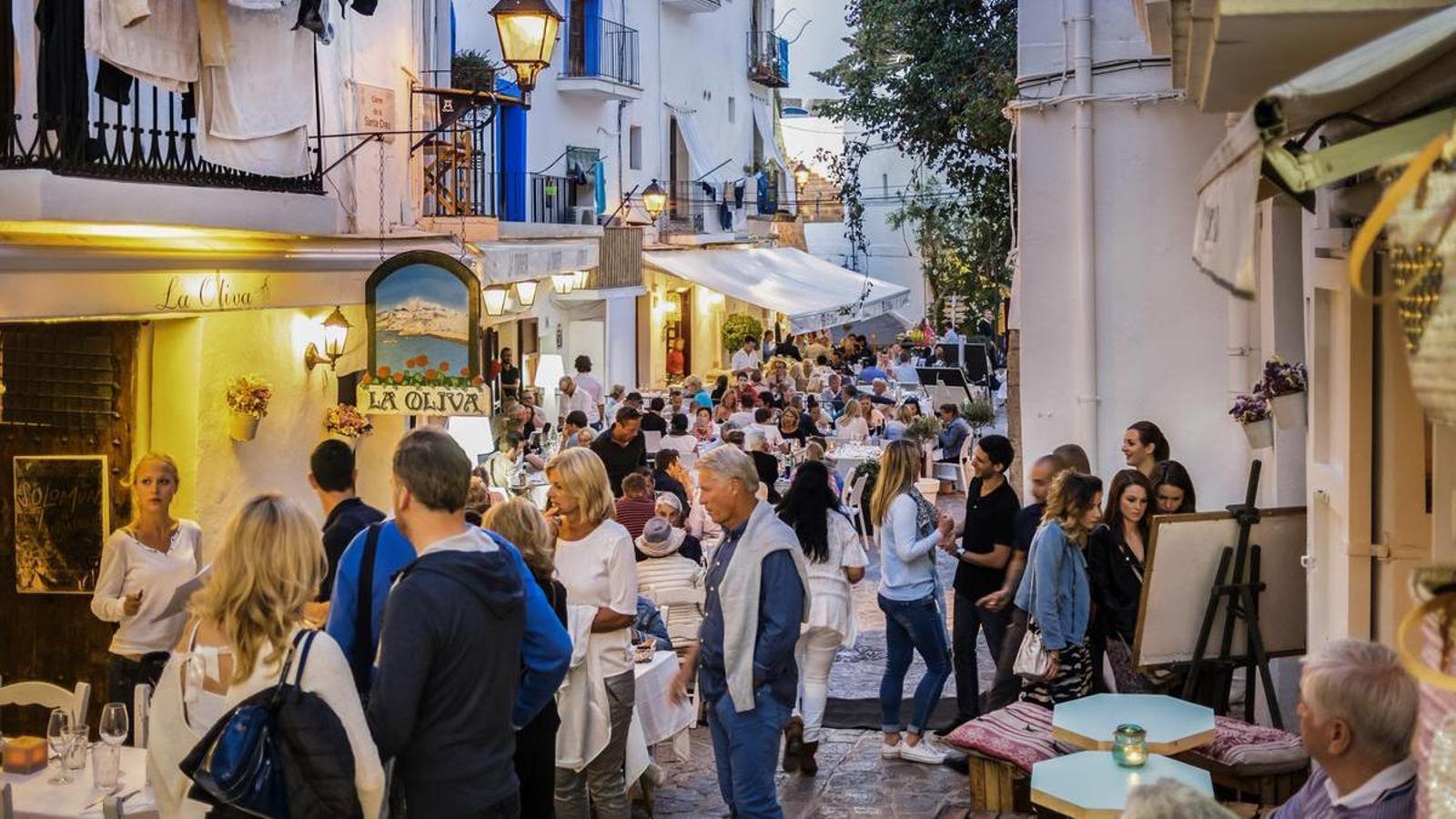 Vista de una calle de Ibiza