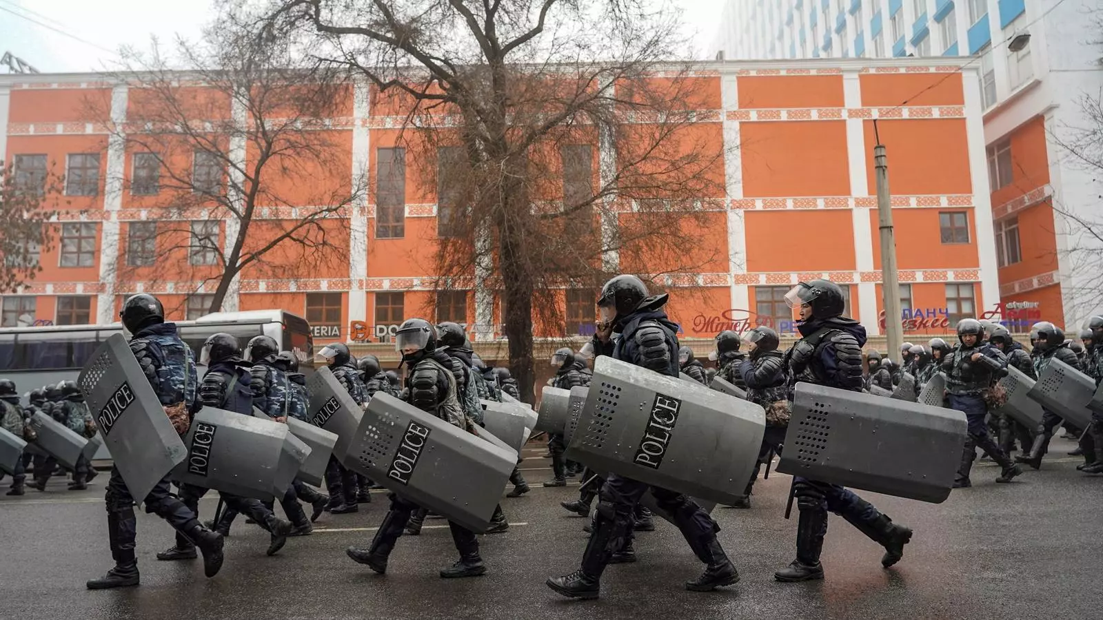 Protestes contra el encarecimiento del coste de la vida en el Kazajistán.
