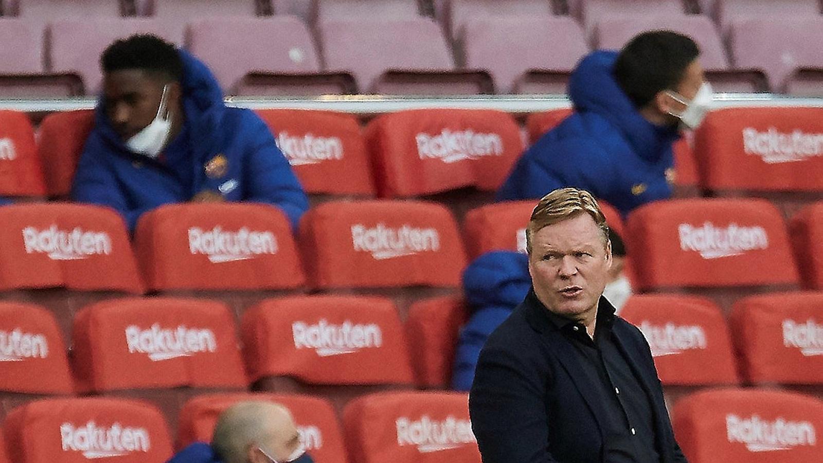 Según el acta, Koeman dijo “qué personaje” al cuarto árbitro.