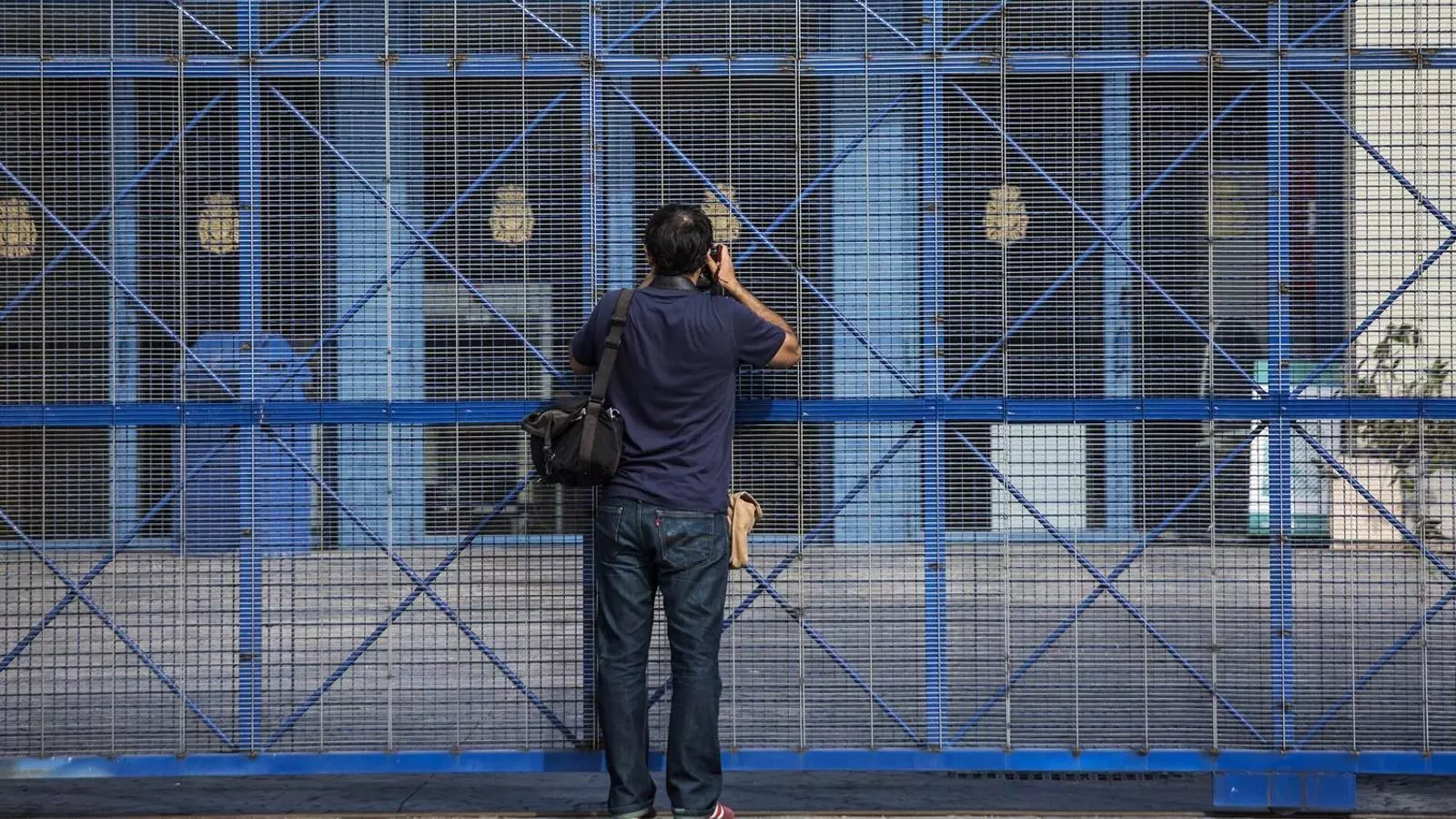 El CIE de la Zona Franca impedeix l’entrada als tècnics de l’Ajuntament