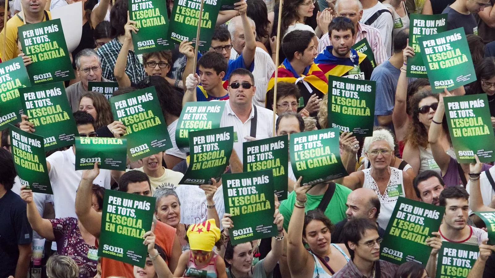 UN MODEL DE PAÍS
Concentracions com aquesta a la plaça Sant Jaume de Barcelona demostren que l'escola en català té un ampli suport social.