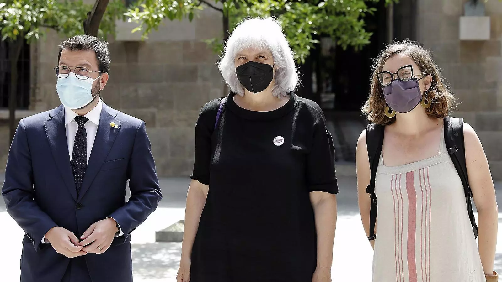 El presidente del Gobierno , Pere Aragonès, con las diputadas cupaires Dolors Sabater y Eulàlia Reguant en una imagen de archivo.