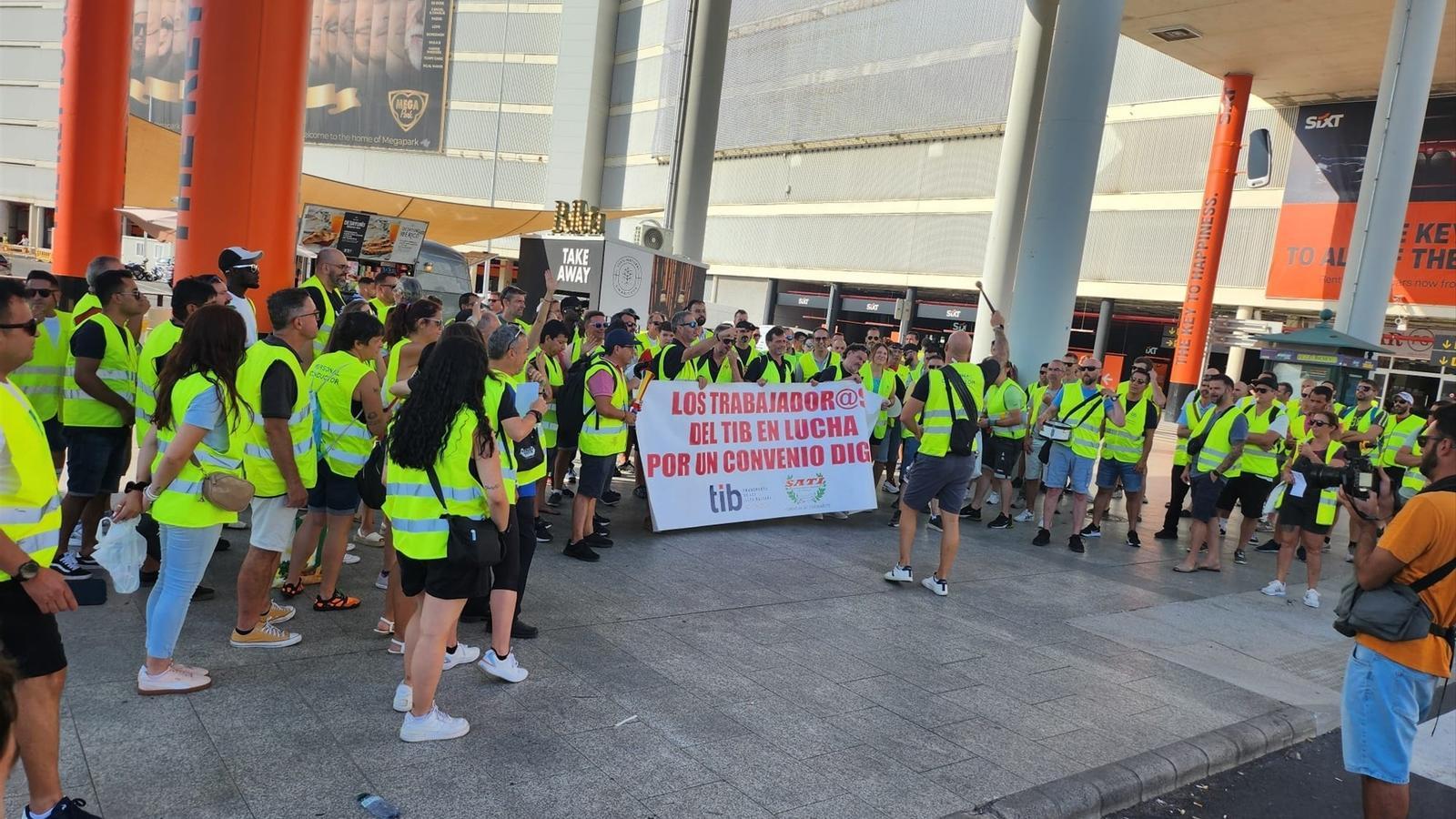 Protest von TIB-Mitarbeitern am Flughafen Palma.