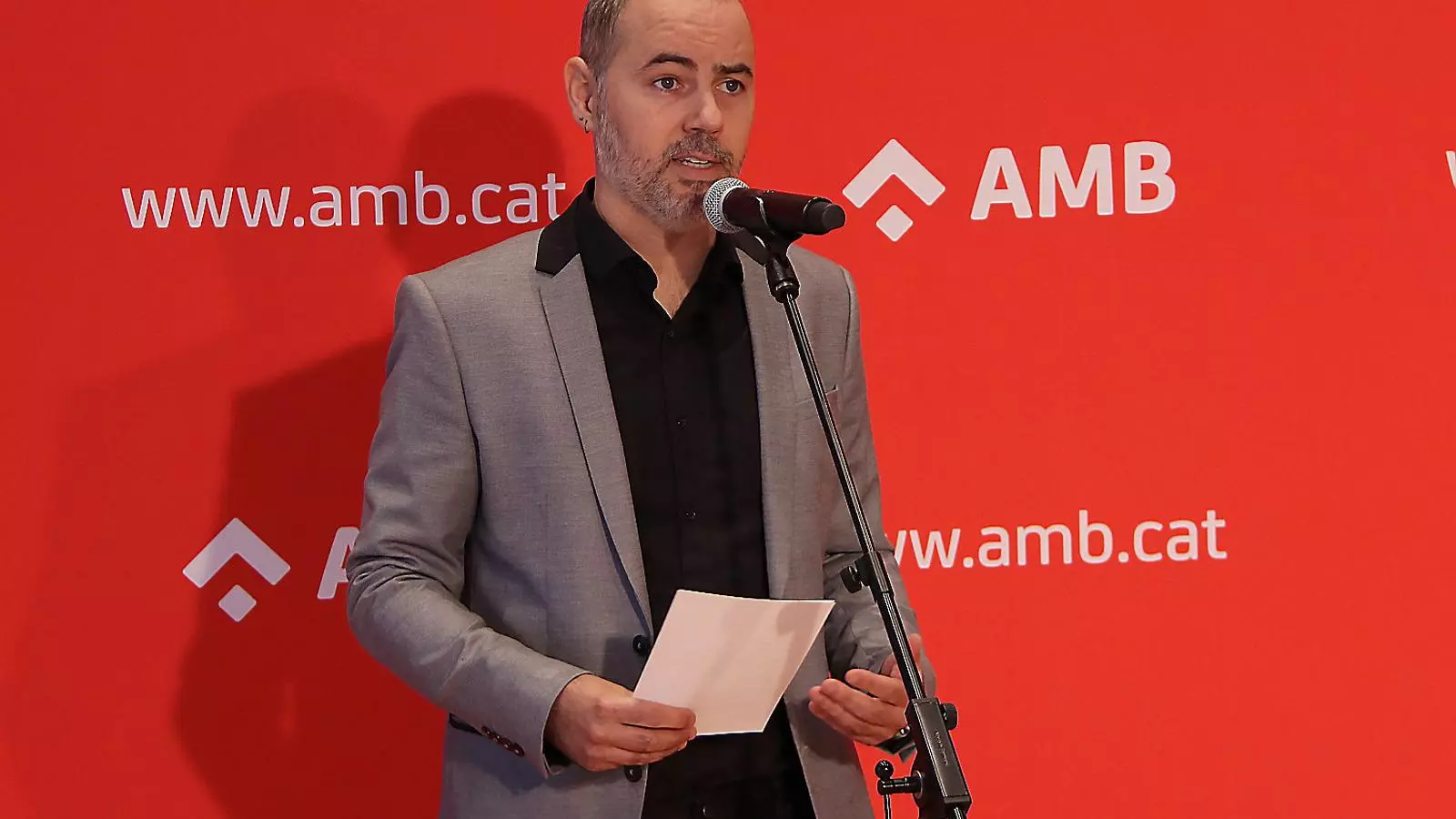 El regidor Eloi Badia ahir quan va anunciar que frenarà la proposta d’augment de la tarifa que ha fet l’empresa.