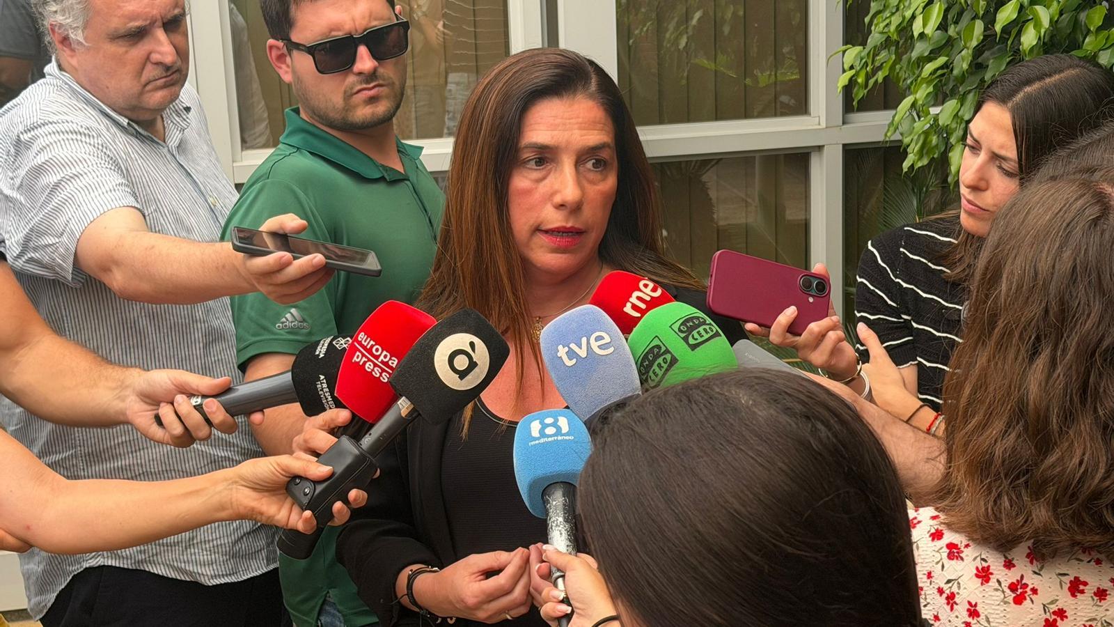The regional secretary of Universities of the Generalitat Valenciana, Esther Gómez, attending the media.