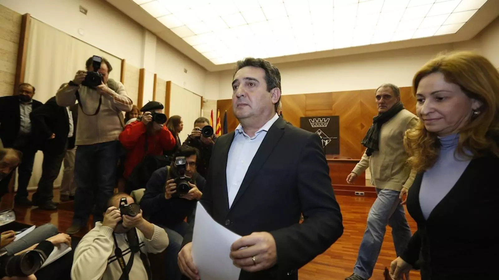 Manuel Bustos en el moment d'anunciar la seva dimissió / CRISTINA CALDERER
