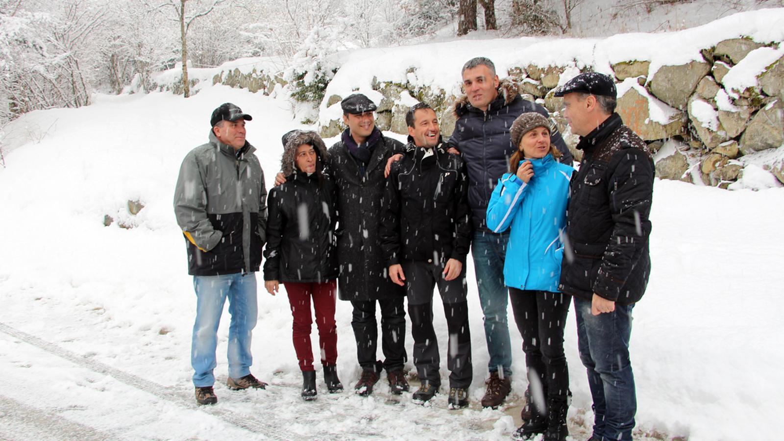 Els candidats de PS+Verds+Iniciativa Ciutadana+Independents a l'accés d'Escaldes a la Vall del Madriu. / N.M.