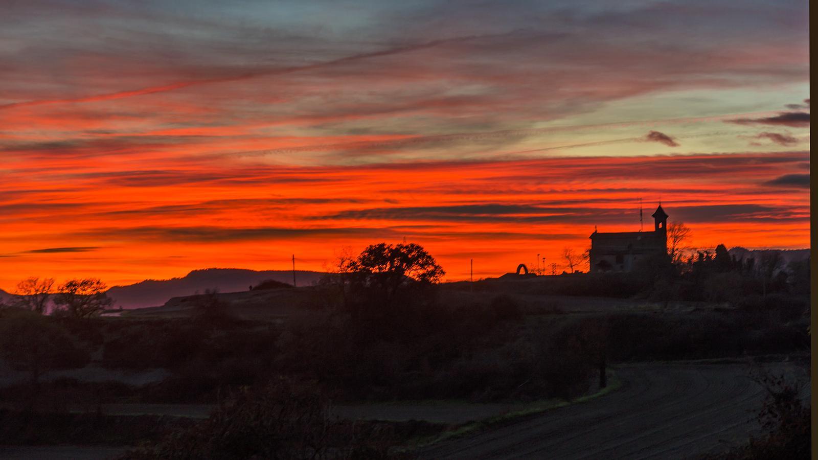 Posta de sol rogenca ahir a Manlleu