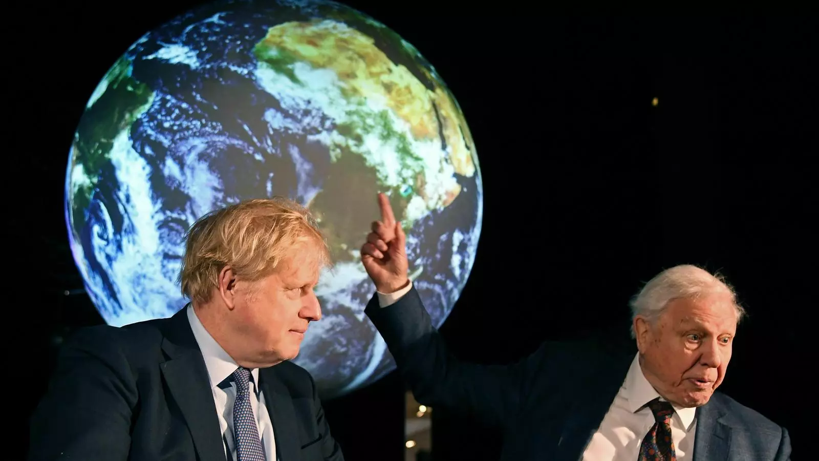 Boris Johnson i el conservacionista DAvid Attenborough, durant la presentació de la cimera del canvi climàtic de Glasgow, aquest matí a Londres