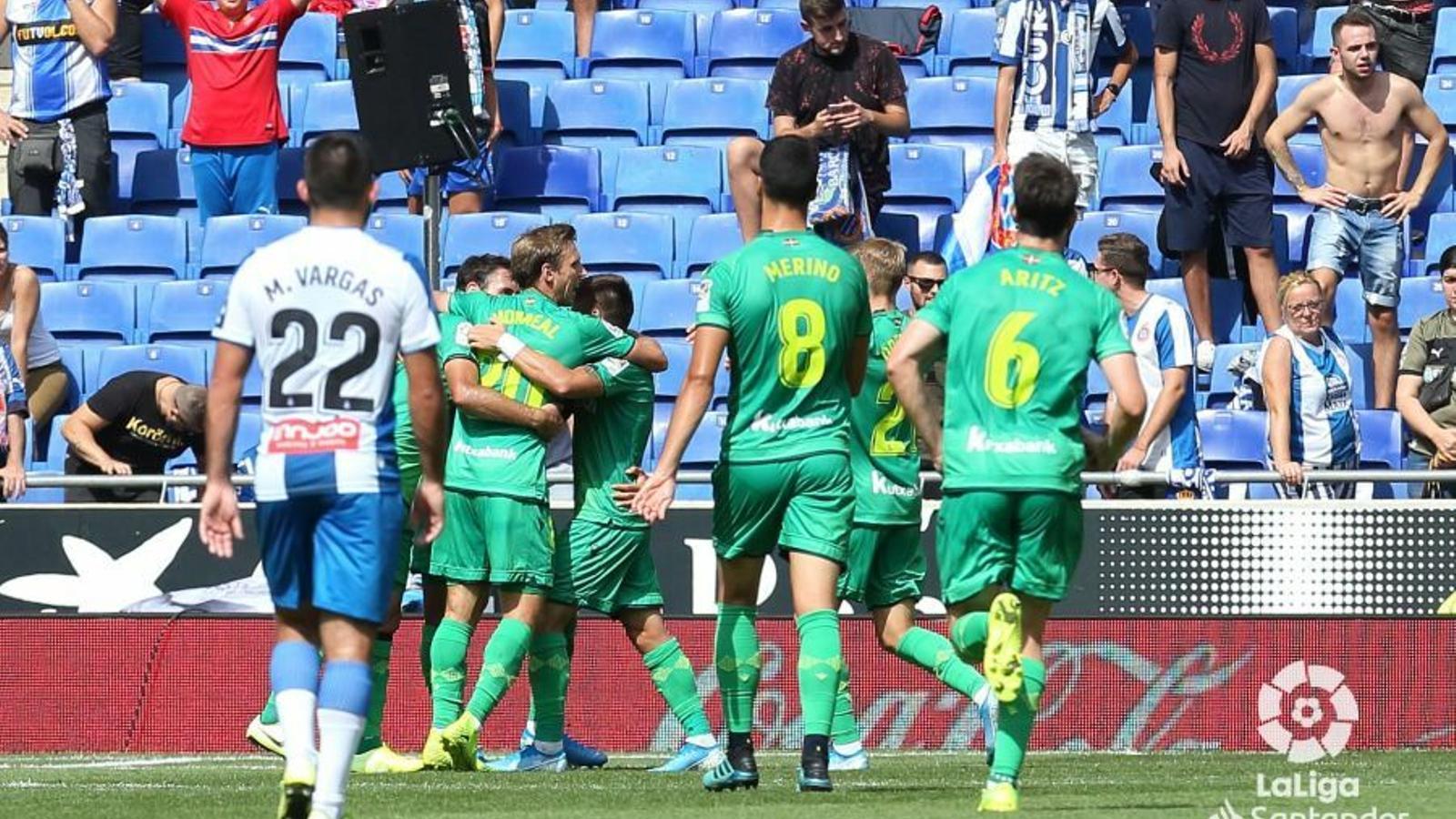 Els jugadors de la Reial Societat celebren un dels gols contra l'Espanyol