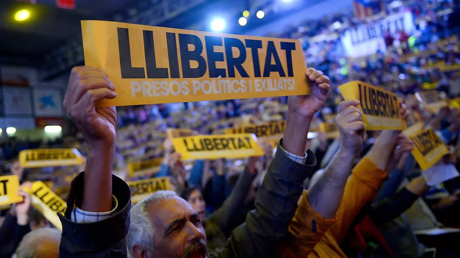 Més de 6.000 persones es van aplegar ahir al pavelló del Nou Congost per donar el tret de sortida a la fundació de la Crida Nacional per la República, impulsada per l’expresident Carles Puigdemont, Jordi Sànchez, i l’actual president, Quim Torra.