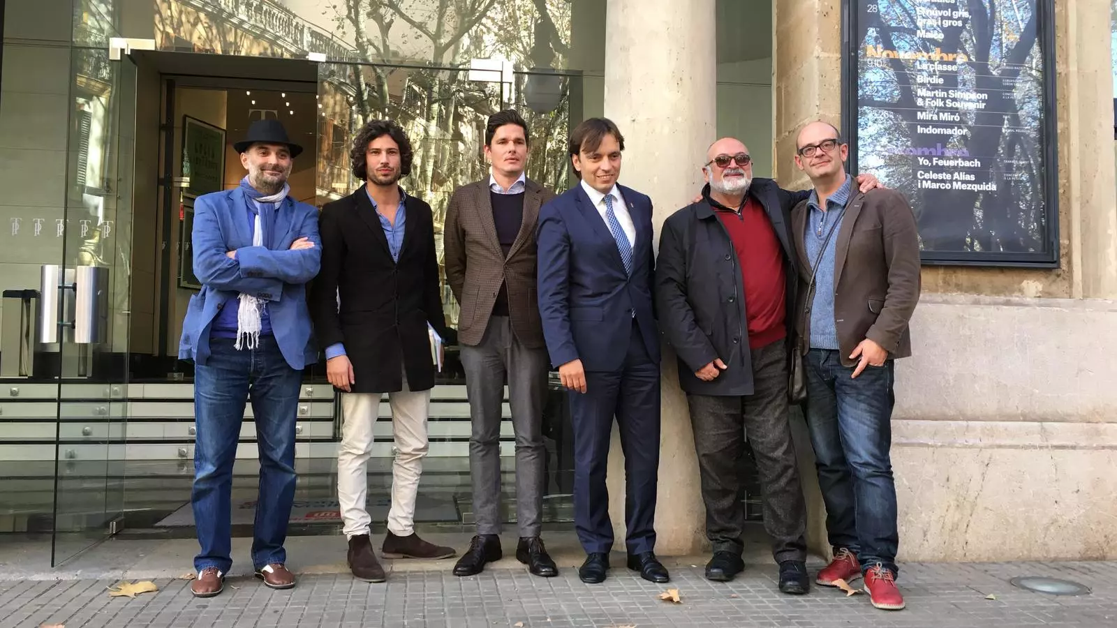 Els músics Joan Miquel Oliver i Guille Borràs de The Wheels; el directr del Principal Carlos Forteza, el conseller insular de Cultura, Francesc Miralles i els escriptors Biel Mesquida i Sebastià Alzamora a la presentació de la nova temporada del teatre Principal de Palma.