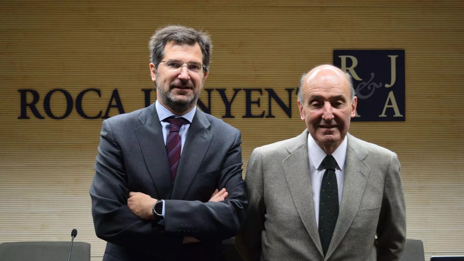 Joan Roca, president del consell de RocaJunyent, en companyia de Miquel Roca, president i fundador del bufet.