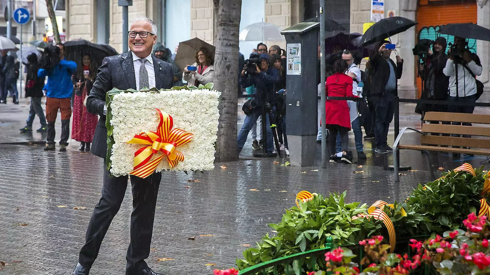 El líder del PP a Barcelona, Josep Bou, en l’ofrena floral a Rafael Casanova.