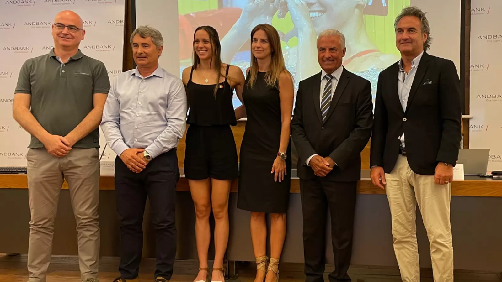 Ramírez acompanyada de la ministra Riva, el secretari d'estat Ruiz i representants de la FAN.