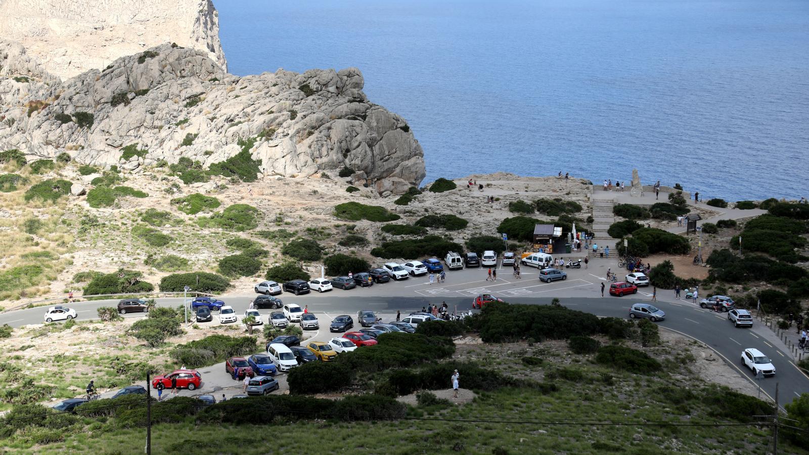 L'aparcament del far de Formentor.