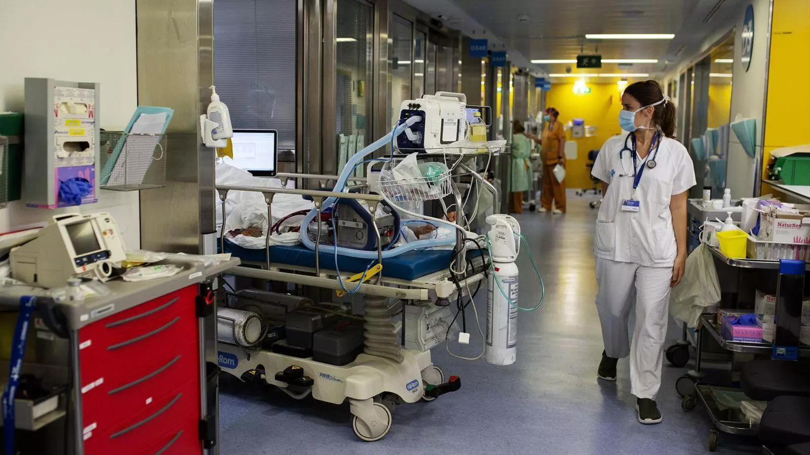 El UCI de la Vall de Hebrón. El sector sanitario es el que más demanda laboral tuvo de marzo a mayo del 2020.