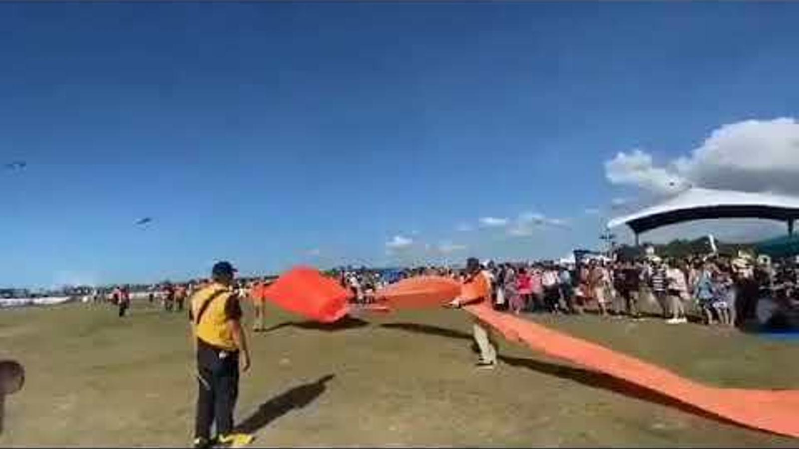 La noia de 3 anys de Taiwan que 'vola' amb una estel