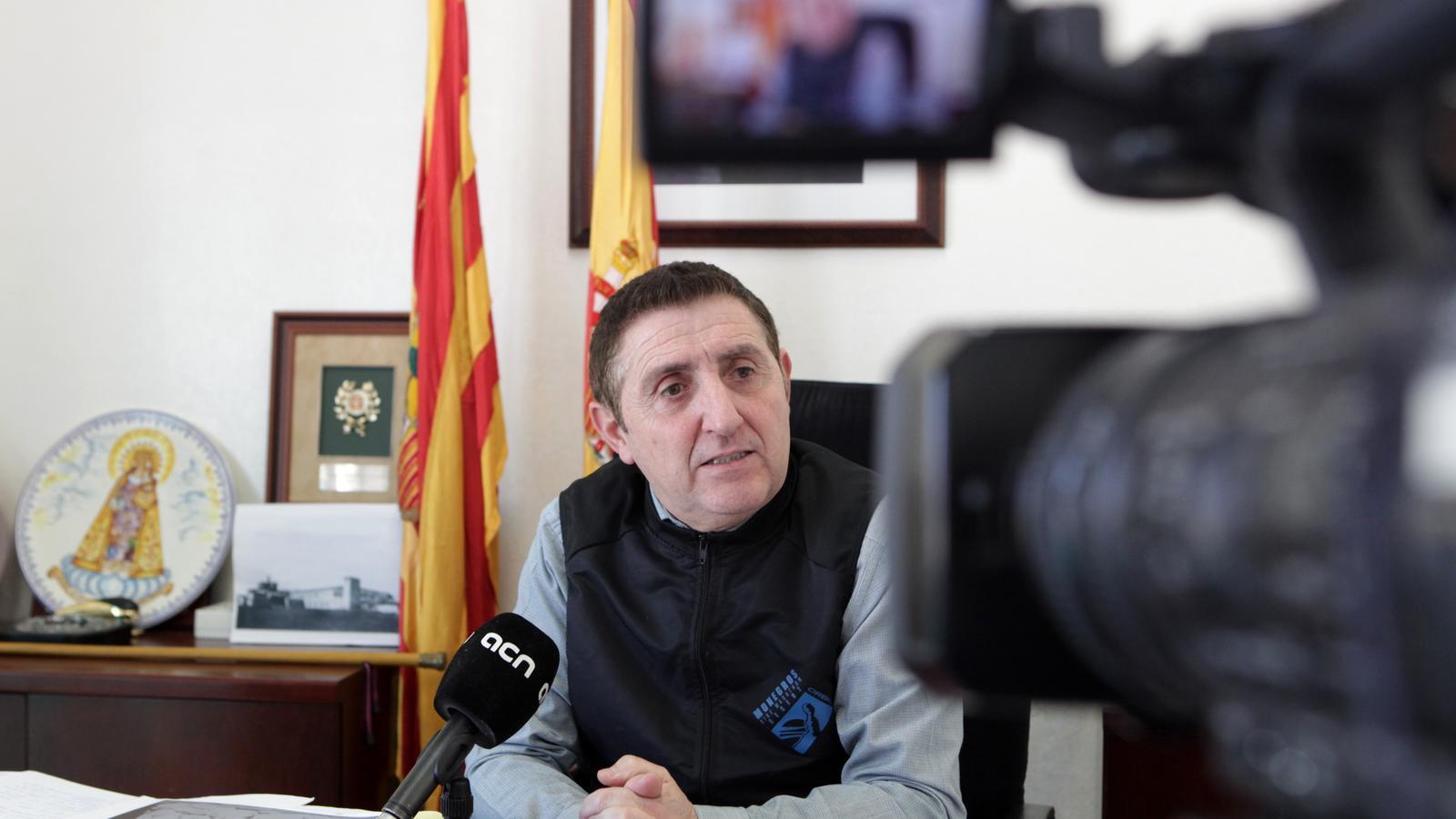 L'alcalde de Vilanova de Sixena, Ildefonso Salillas, durant l'entrevista amb l'ACN.