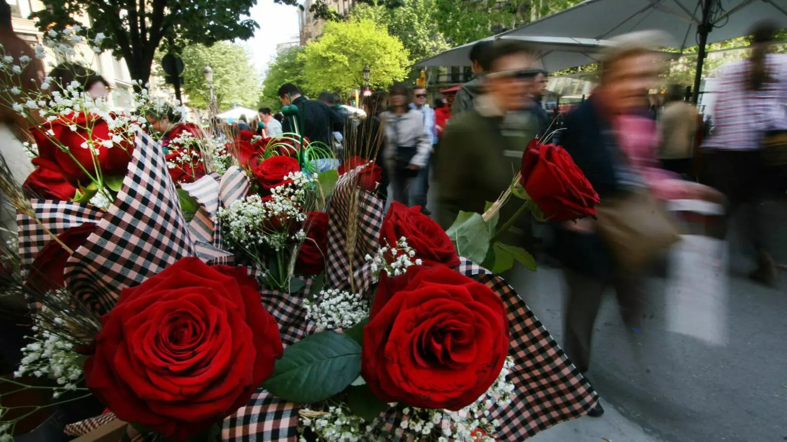 Una parada amb roses per Sant Jordi