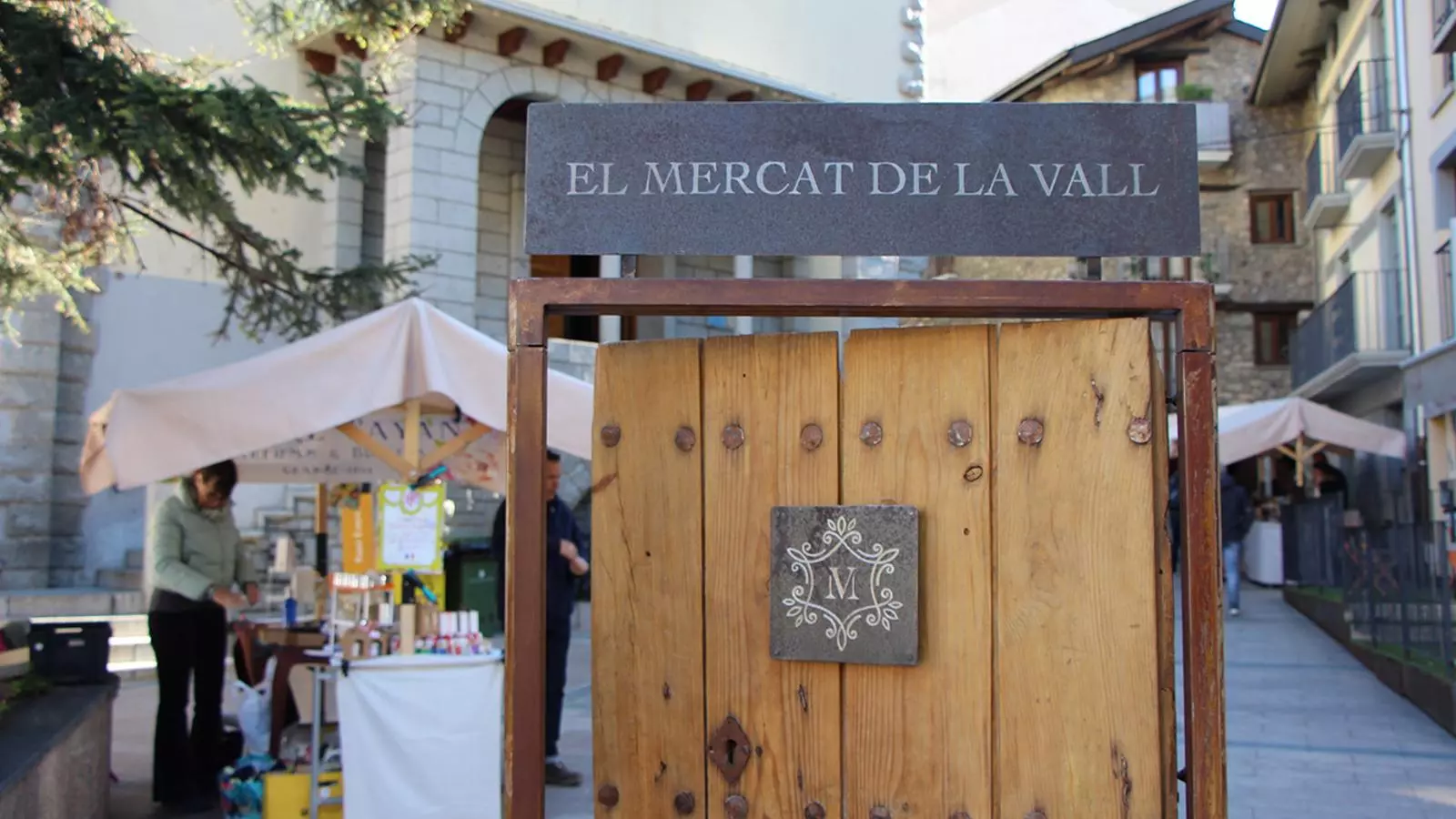 Una de les entrades al Mercat de la Vall, al Centre Històric d'Andorra la Vella. / M. F. (ANA)