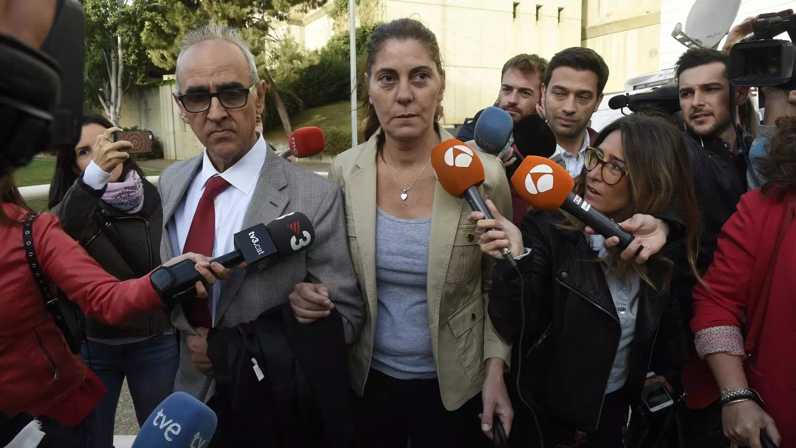 La mare de la Nadia, Margarita Garau, arribant a l'Audiència de Lleida pel judici
