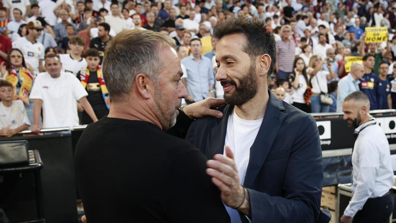 Hansi Flick y el técnico del Valencia, Corberán