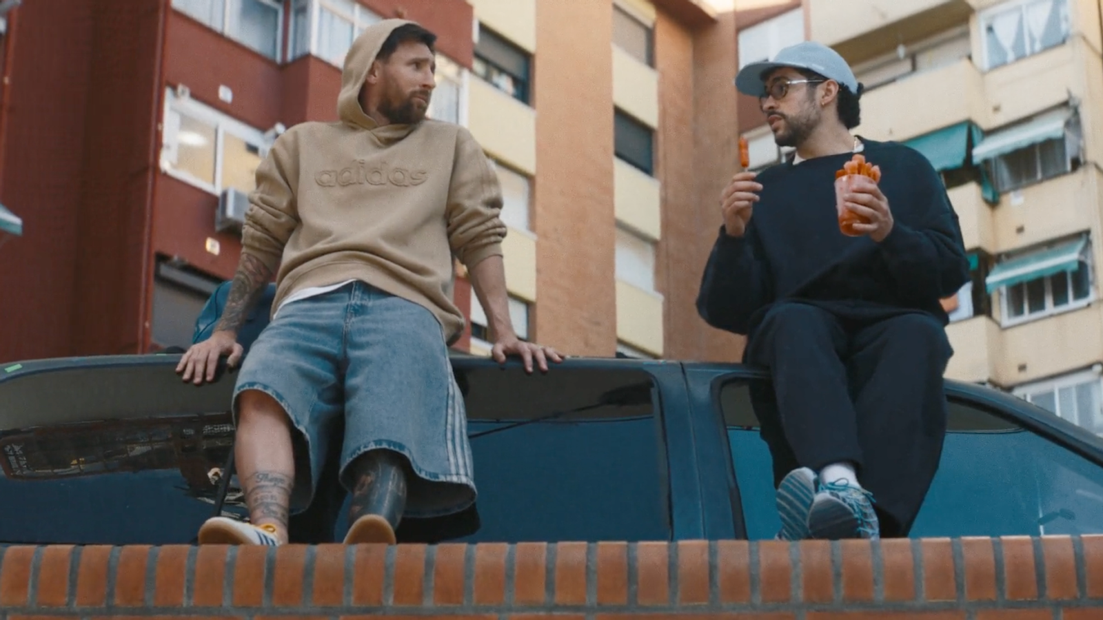Leo Messi y Bad Bunny en un momento del anuncio