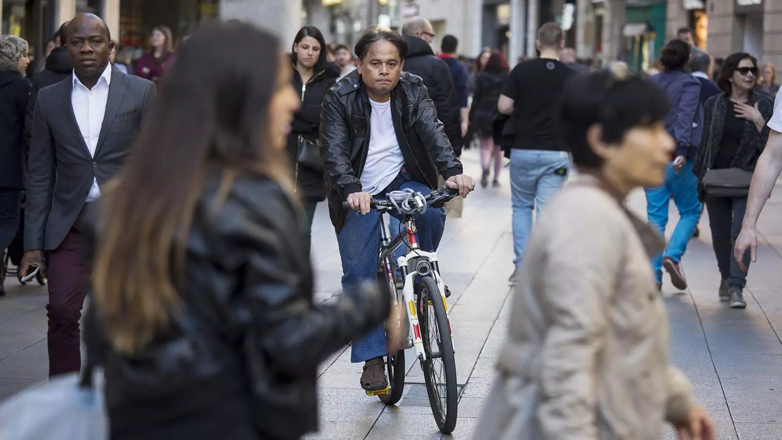 Les bicicletes no podran anar per gairebé cap vorera de la capital catalana, perquè n’hi ha molt poques que facin més de cinc metres (que seran les úniques permeses).