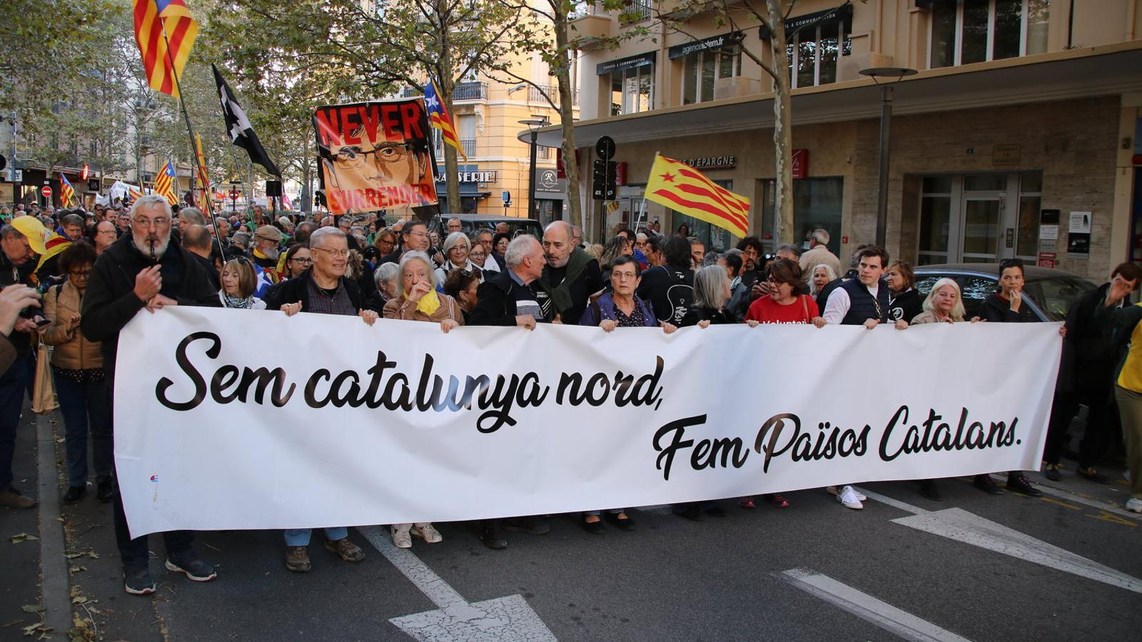 The march under the slogan "Sem Catalunya Nord" opposes the Treaty of the Pyrenees signed in 1659.