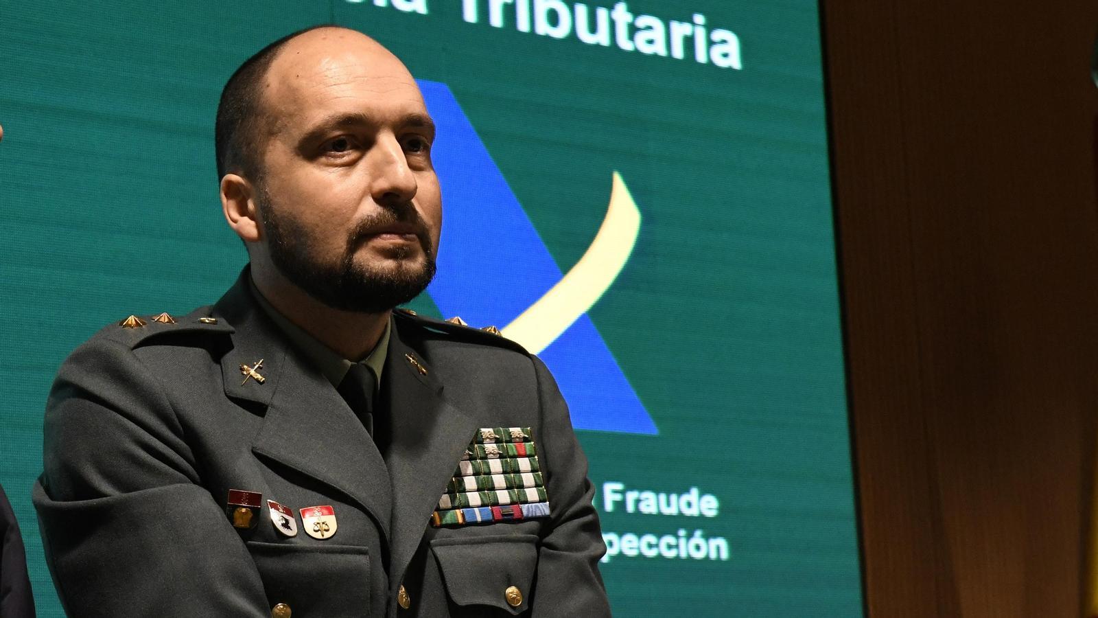 Lieutenant Colonel Antonio Balas, head of the UCO's Economic Crime Group, on the right, and José Manuel Alarcón, head of the National Fraud Investigation Office