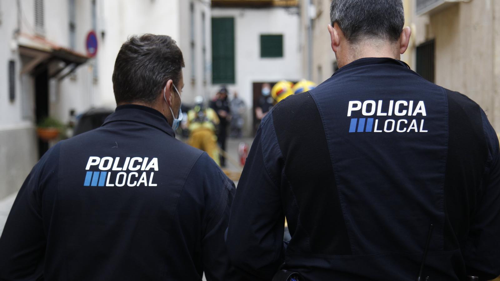 Agentes de la Policía Local de Menorca.
