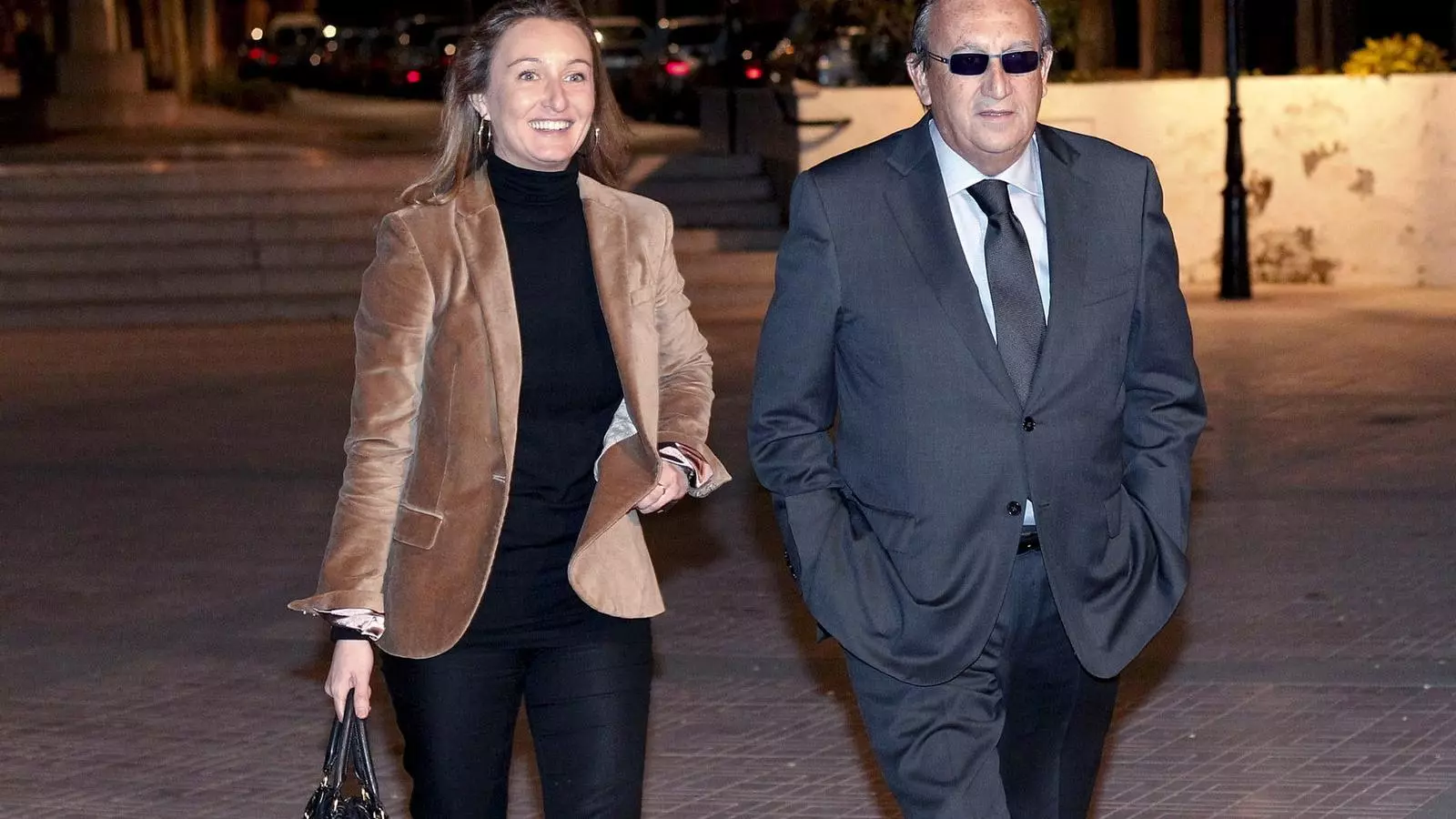 Andrea Fabra acompanyada del seu pare, Carlos Fabra, expresident de la Diputació de Castelló.
