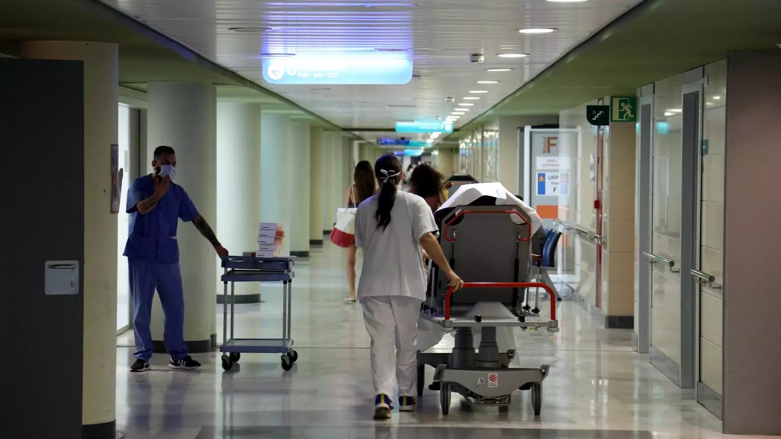 Sanitaris de Son Espases en una imatge d'arxiu.