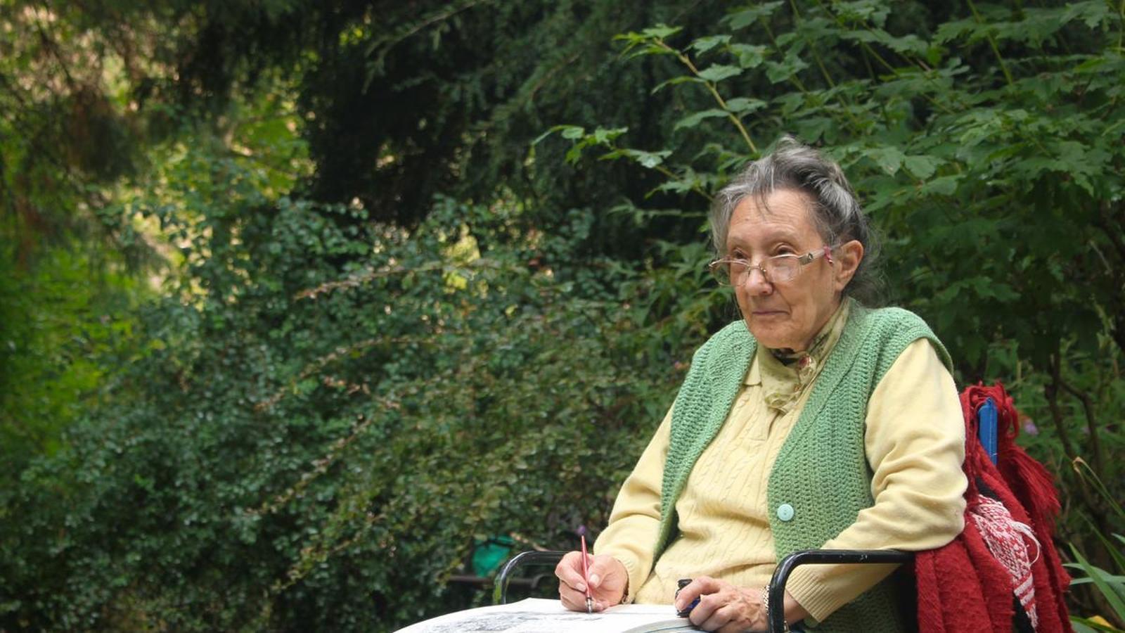 The artist Magda Bolumar in an archive image