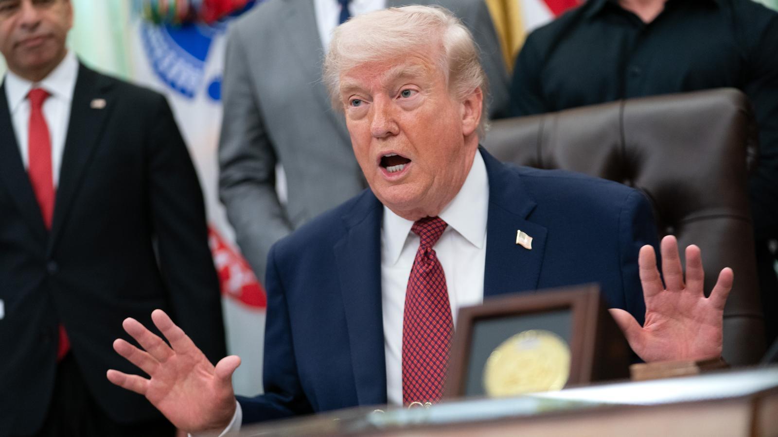 El presidente de los EE. UU. en el Despacho Oval.