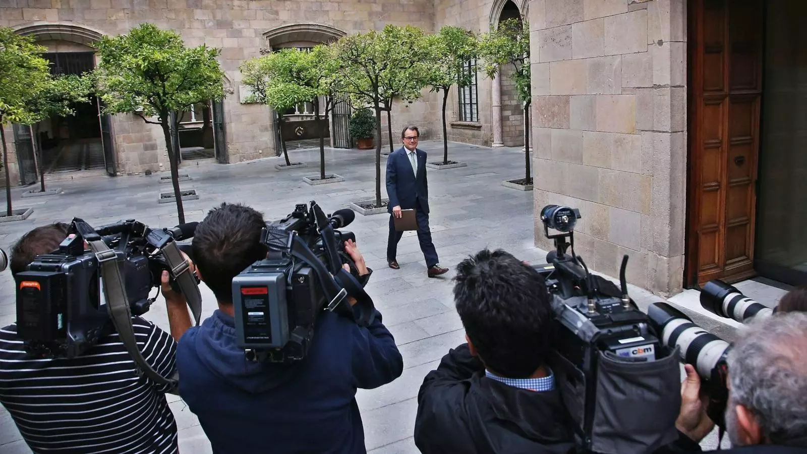 ABANS DE LA IMPUTACIÓ
Mas va conèixer la decisió en la reunió del Govern.