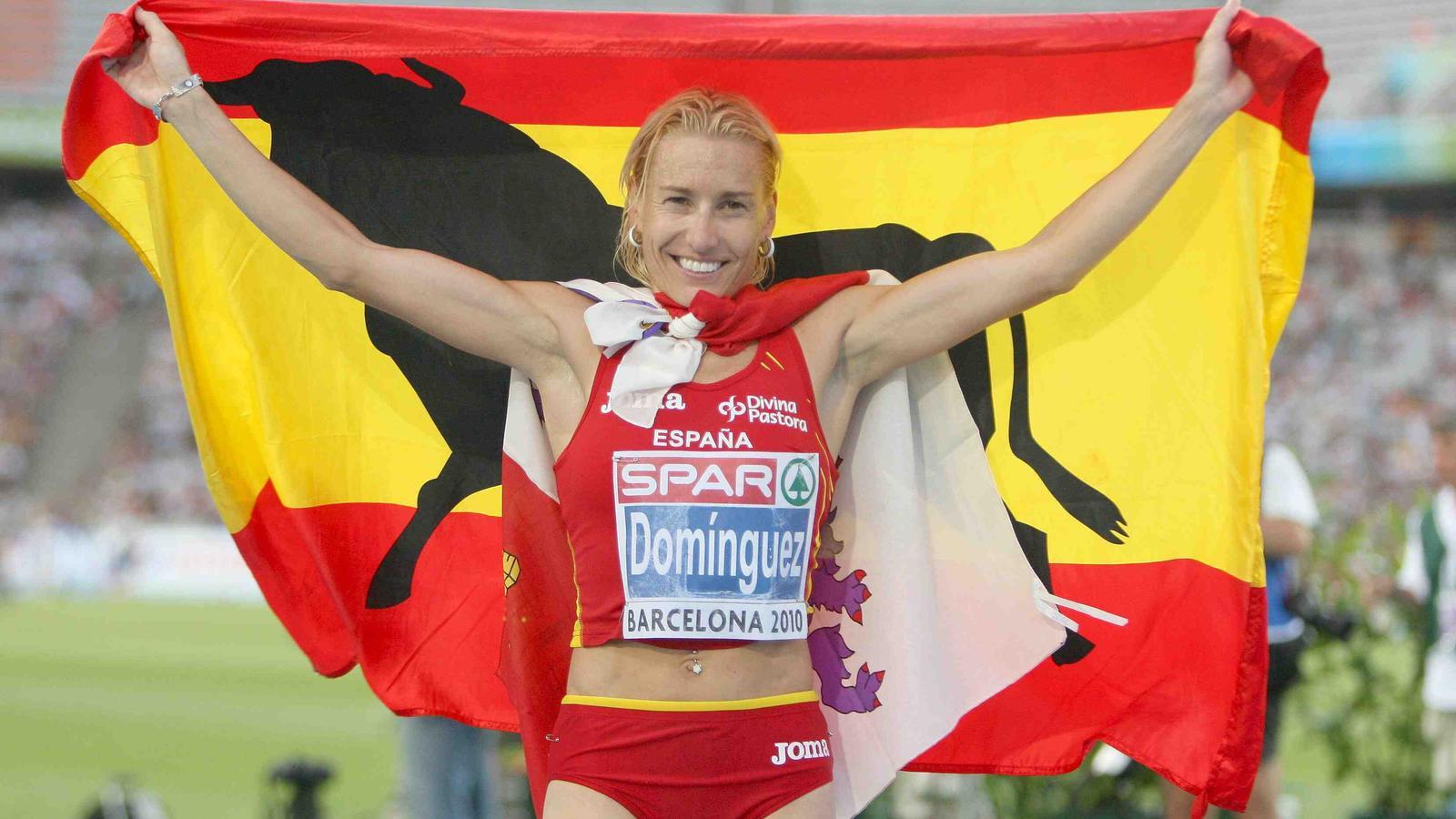 Marta Domínguez, celebrant la plata als 3.000 obstacles a l'Europeu de Barcelona