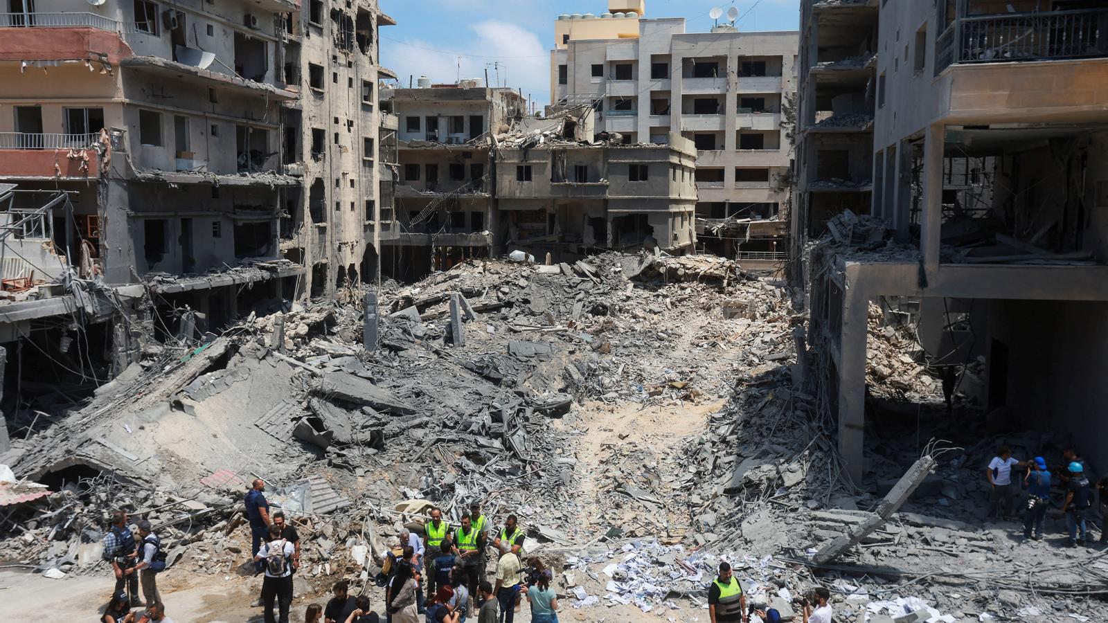 Edificios en ruinas este martes 2 de junio a causa de los ataques israelíes en la ciudad libanesa de Tiro.