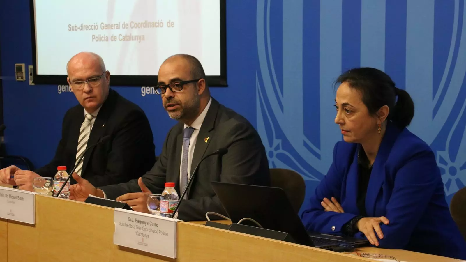 El director general d'Administració de Seguretat, Jordi Jardí, el conseller d'Interior, Miquel Buch, i la subdirectora general de Coordinació de la Policia de Catalunya, Begonya Curto, en la presentació d'avui