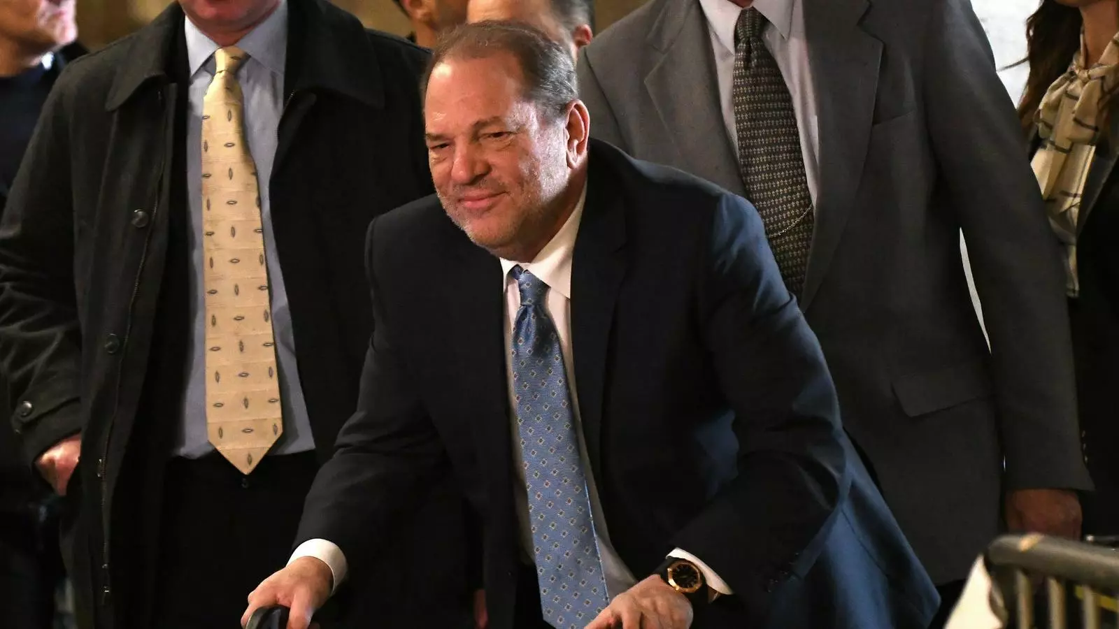 Harvey Weinstein entra a la Cort Suprema de l'Estat a la ciutat de Nova York.