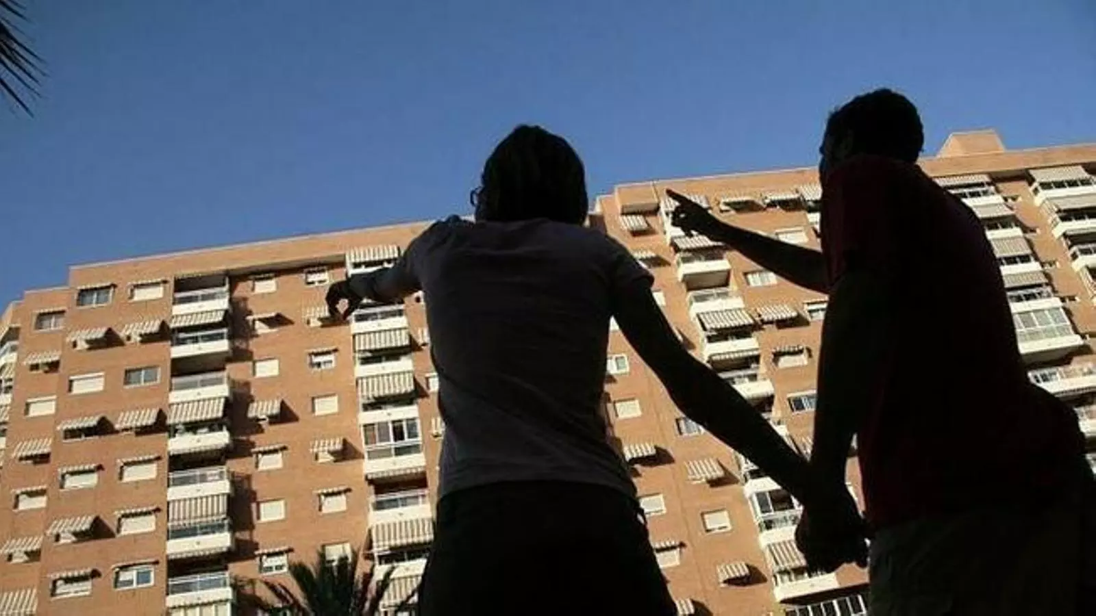 Les Illes són la segona comunitat on més cau la compravenda d'habitatges.