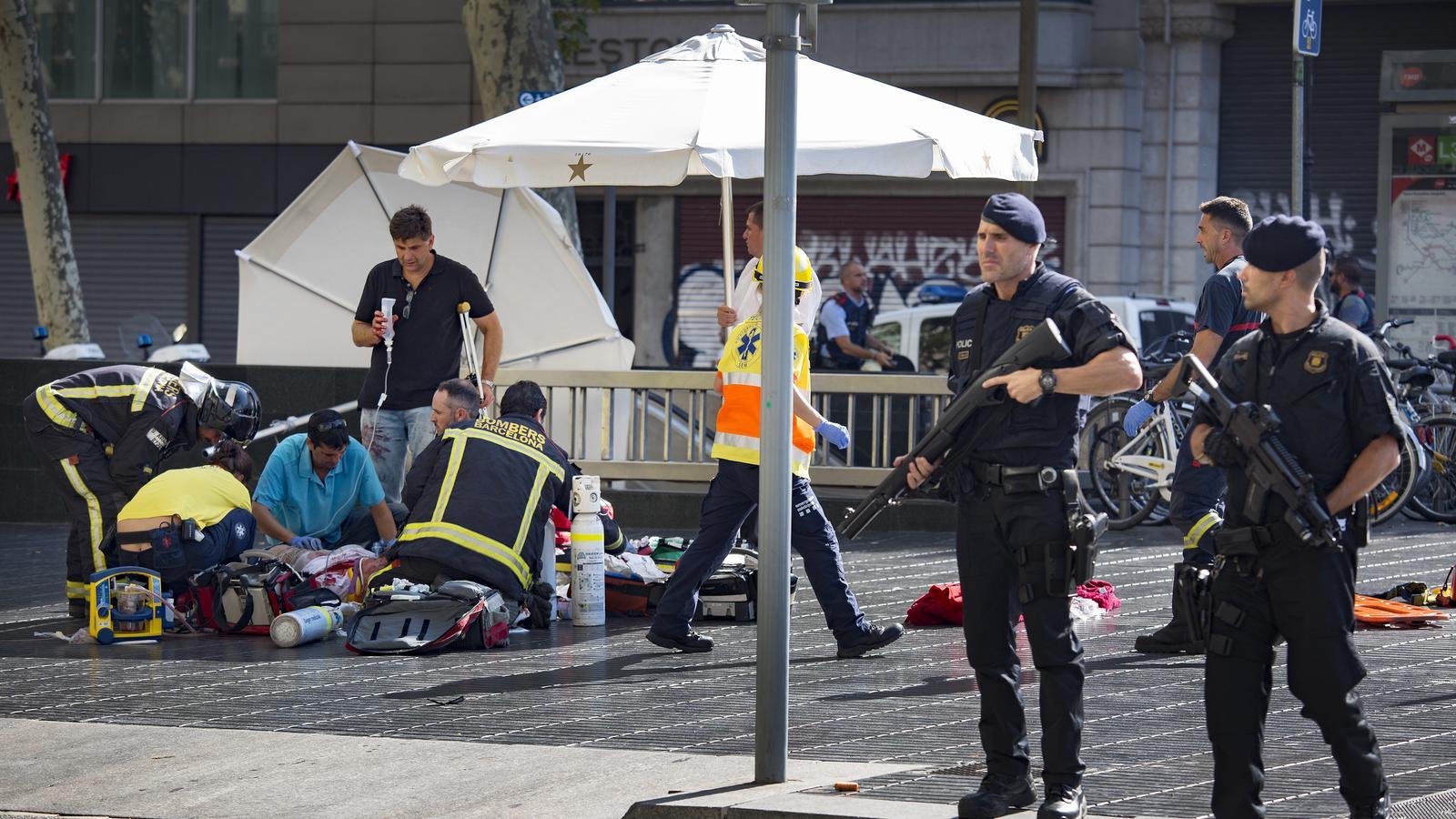 Emergency services attending to an injured person on La Rambla following the mass accident on 17-A.