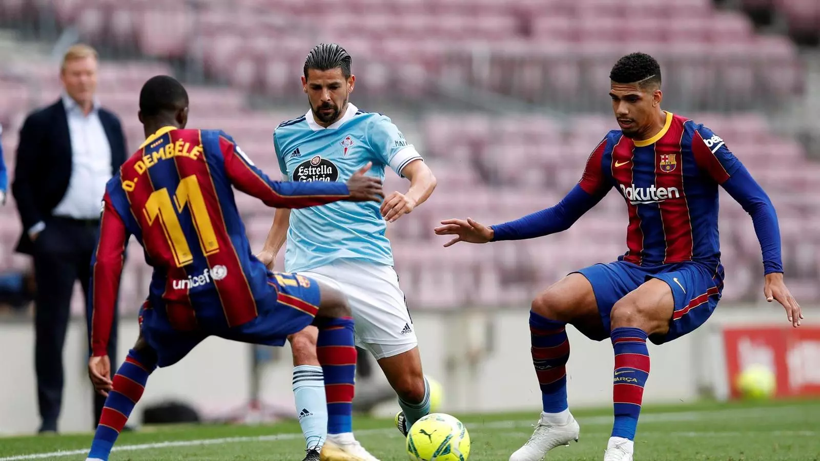Nolito, defensant per Dembélé i Araujo durant el Barça-Celta