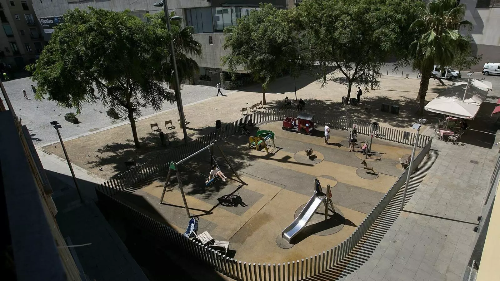El parc de la plaça Salvador Seguí, on alguns veïns asseguren haver presenciat actes incívics.
