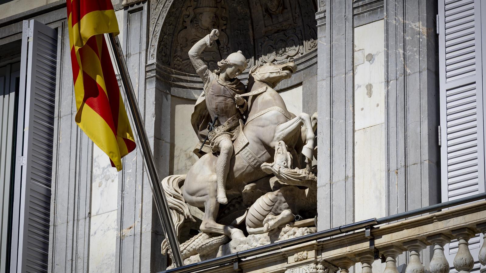 Fotografías de dragones en Barcelona Generalitat de Cataluña
