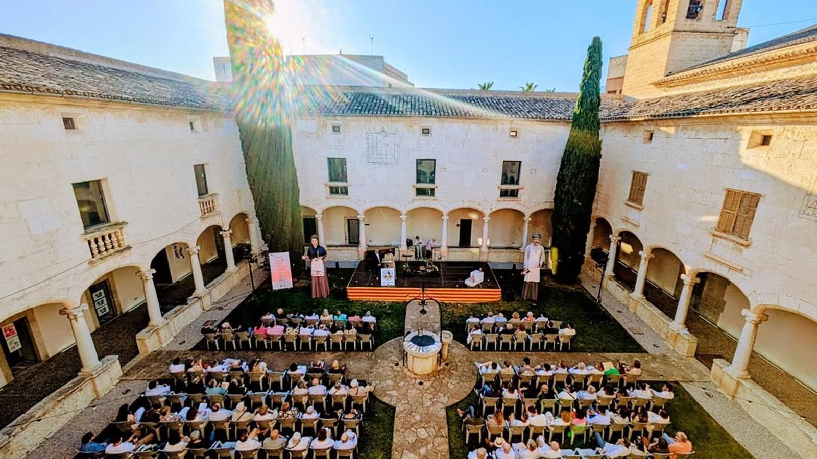La gala d'entrega dels Premis de Maig de l’Obra Cultural Balear d’Inca.