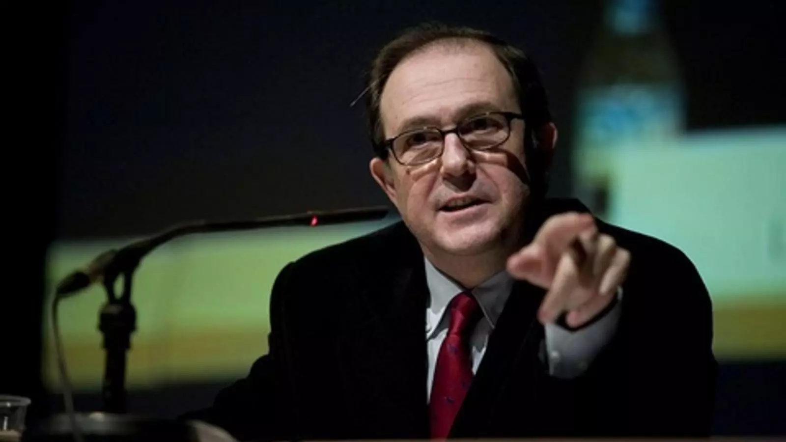 Jordi Llovet, durant una conferència al CCCB