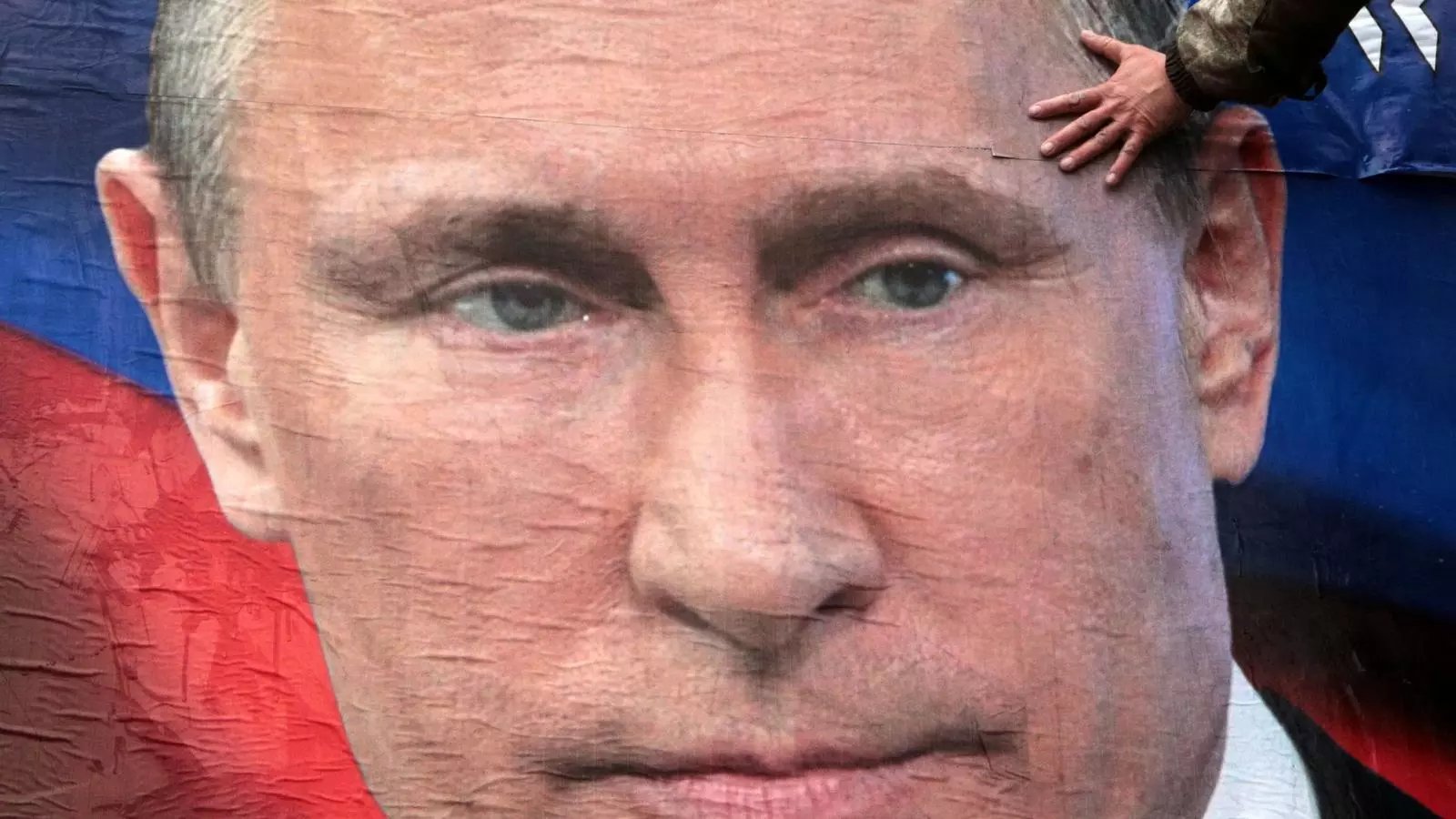 Un mural amb la cara del president rus, Vladimir Putin